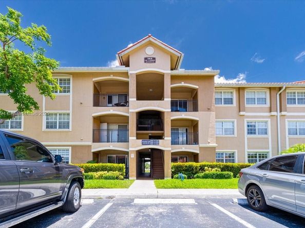 11631 SW 2nd St 20103, Pembroke Pines FL 33025