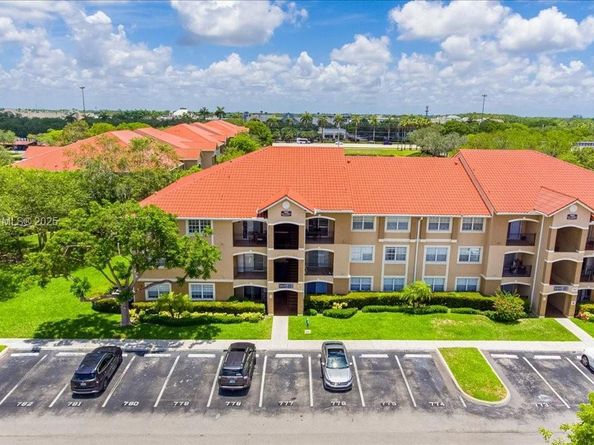 11631 SW 2nd St 20103, Pembroke Pines FL 33025