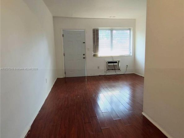 1565 SW 6th St, Miami FL 33135