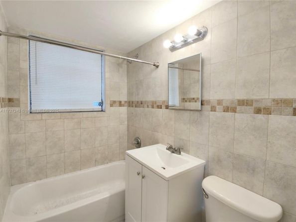 1565 SW 6th St, Miami FL 33135