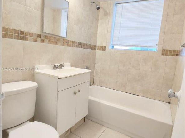 1565 SW 6th St, Miami FL 33135