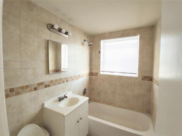 1565 SW 6th St, Miami FL 33135