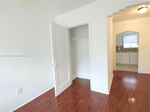 1565 SW 6th St, Miami FL 33135