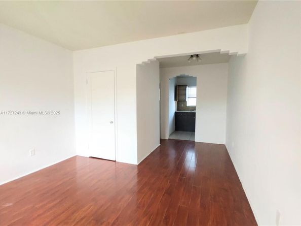 1565 SW 6th St, Miami FL 33135
