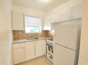1565 SW 6th St, Miami FL 33135