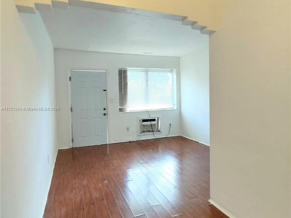 1565 SW 6th St, Miami FL 33135