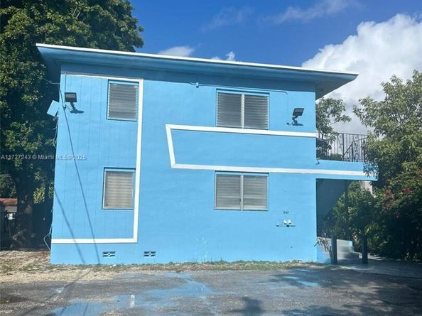 1565 SW 6th St, Miami FL 33135