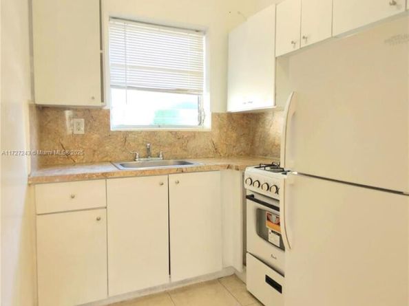 1565 SW 6th St, Miami FL 33135