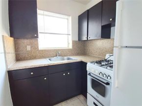 1565 SW 6th St, Miami FL 33135