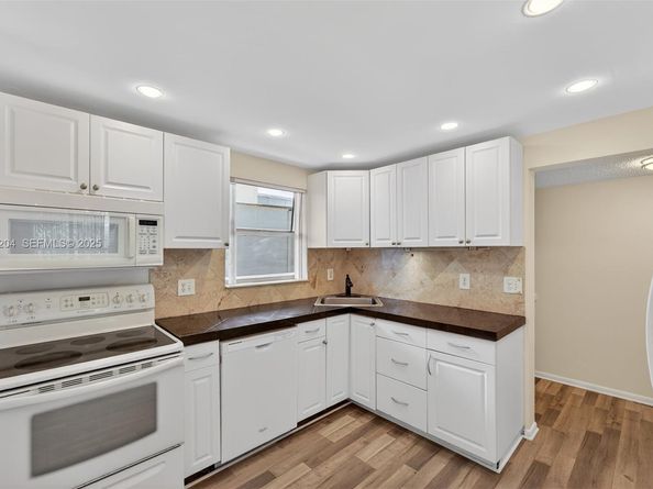 3100 Riverside Dr 305, Coral Springs FL 33065