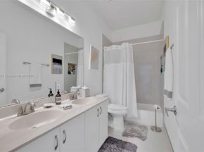 7301 NW 107th Pl, Doral FL 33178