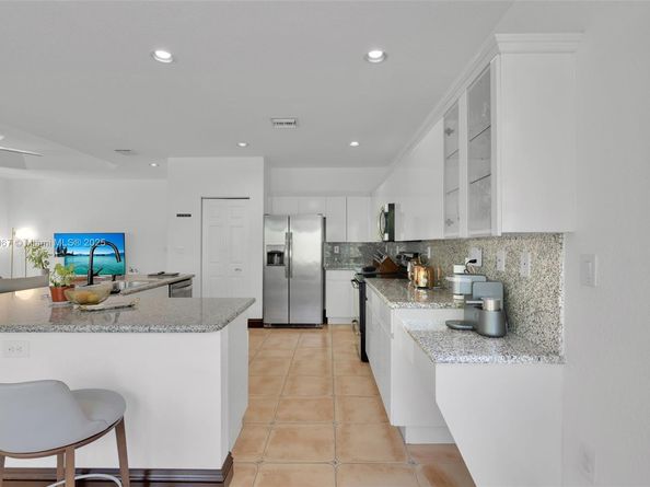 7301 NW 107th Pl, Doral FL 33178