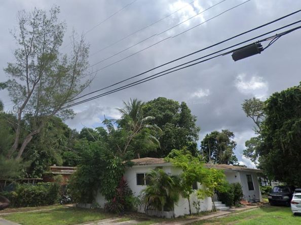 1230 NE 148th St, Miami FL 33161
