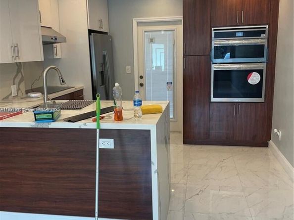 1230 NE 148th St, Miami FL 33161