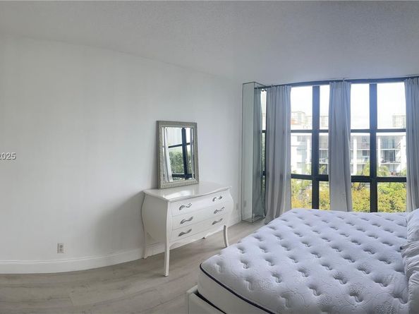 17021 N Bay Rd 603, Sunny Isles Beach FL 33160