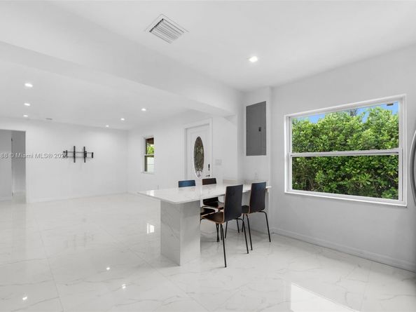 524 NW 10th, Hallandale Beach FL 33009