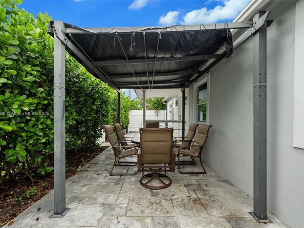 524 NW 10th, Hallandale Beach FL 33009
