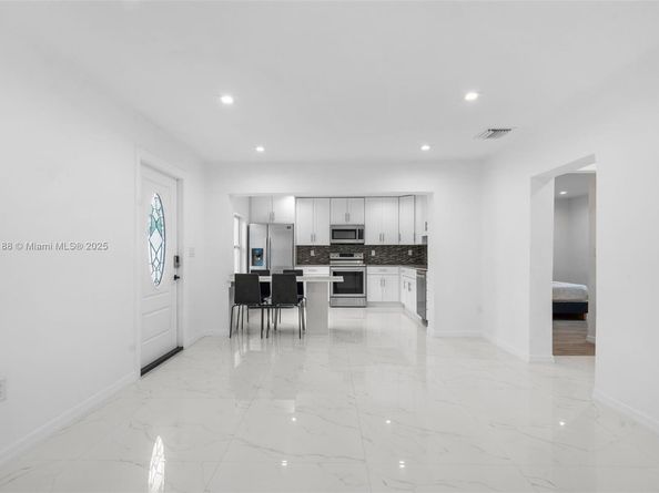 524 NW 10th, Hallandale Beach FL 33009
