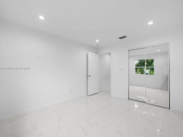 524 NW 10th, Hallandale Beach FL 33009