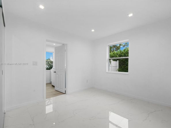 524 NW 10th, Hallandale Beach FL 33009