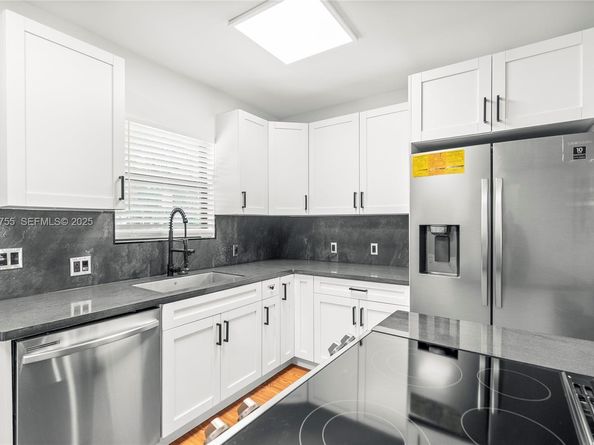 1121 NW 57th St, Miami FL 33127