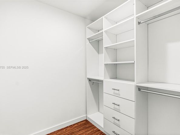 1121 NW 57th St, Miami FL 33127