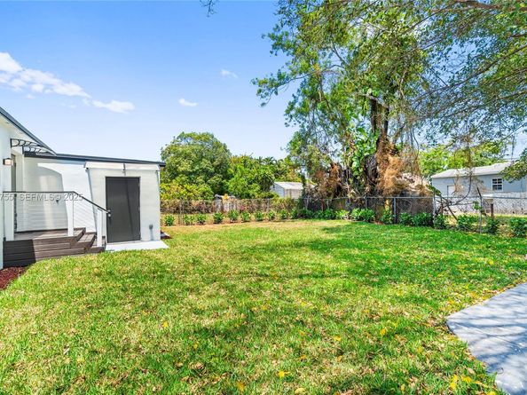 1121 NW 57th St, Miami FL 33127