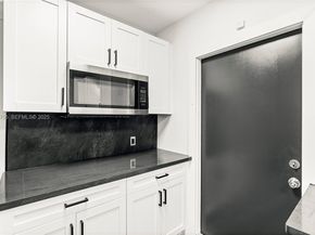 1121 NW 57th St, Miami FL 33127