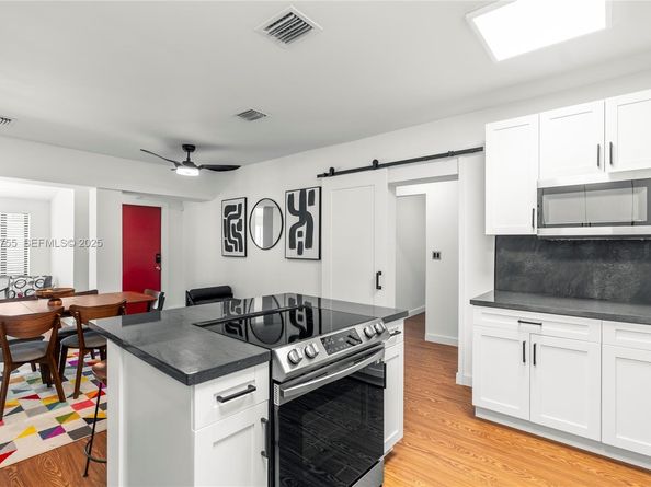 1121 NW 57th St, Miami FL 33127