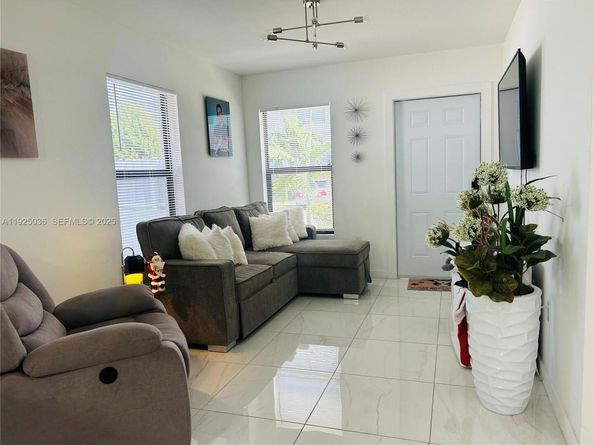 10305 SW 183rd St, Miami FL 33157