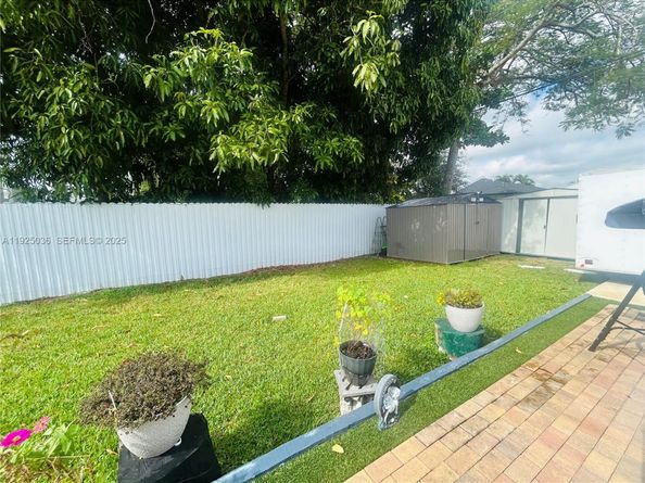 10305 SW 183rd St, Miami FL 33157