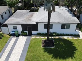270 NE 162nd St, Miami FL 33162