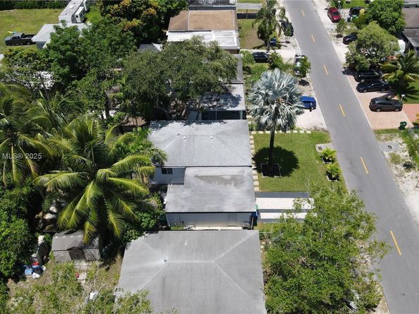 270 NE 162nd St, Miami FL 33162
