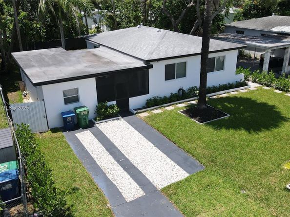 270 NE 162nd St, Miami FL 33162