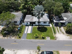 270 NE 162nd St, Miami FL 33162