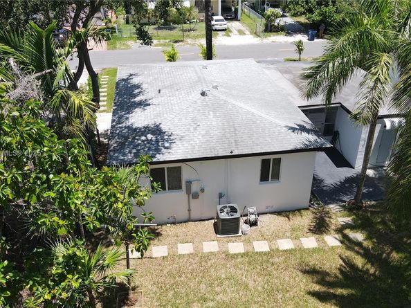 270 NE 162nd St, Miami FL 33162