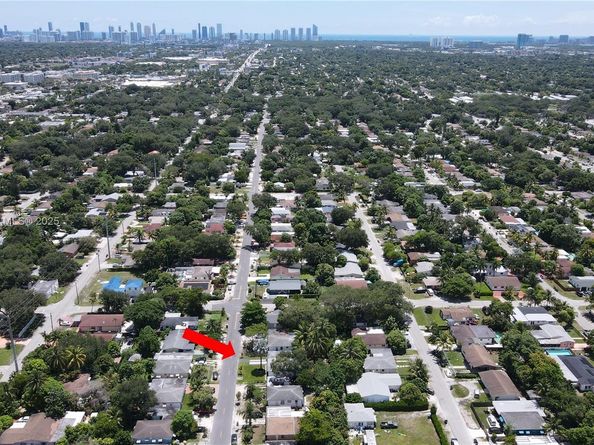 270 NE 162nd St, Miami FL 33162