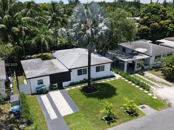 270 NE 162nd St, Miami FL 33162
