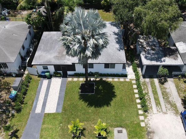 270 NE 162nd St, Miami FL 33162