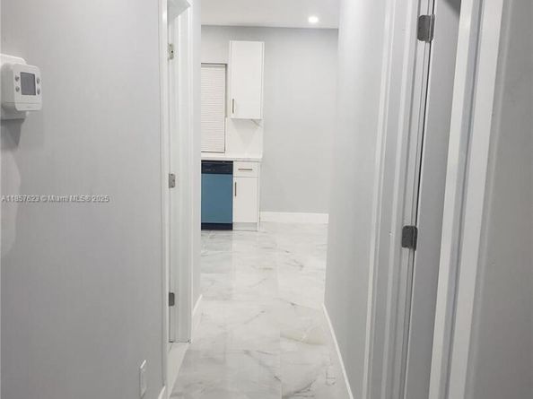 270 NE 162nd St, Miami FL 33162