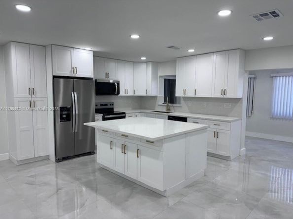2807 NW 9th St, Fort Lauderdale FL 33311