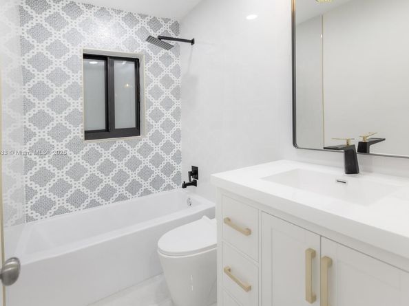 2807 NW 9th St, Fort Lauderdale FL 33311