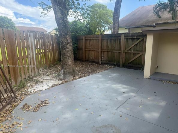 21133 NE 4th Ct, Miami FL 33179