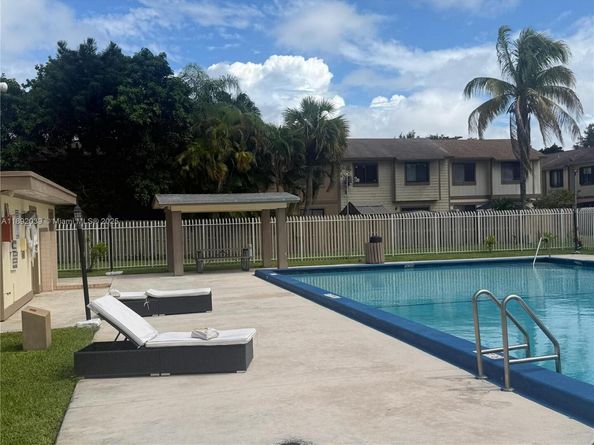 21133 NE 4th Ct, Miami FL 33179