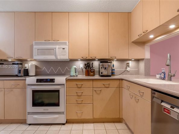 206 Washingtonia Ave, Lauderdale By The Sea FL 33308