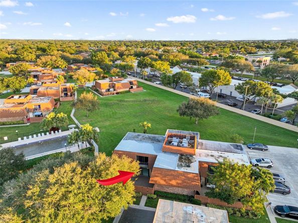 2565 Garden Ct, Cooper City FL 33026