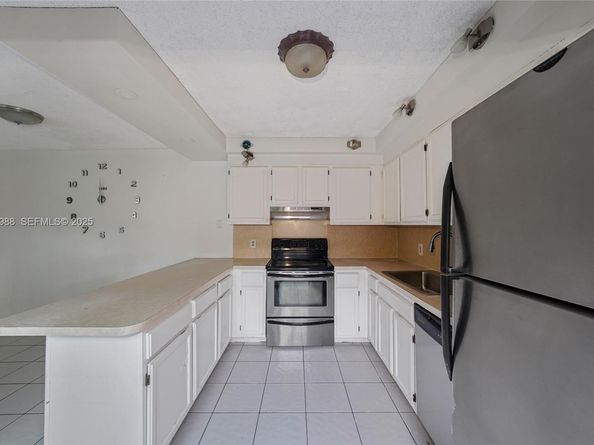 2565 Garden Ct, Cooper City FL 33026