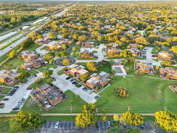 2565 Garden Ct, Cooper City FL 33026