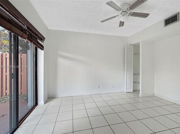 2565 Garden Ct, Cooper City FL 33026