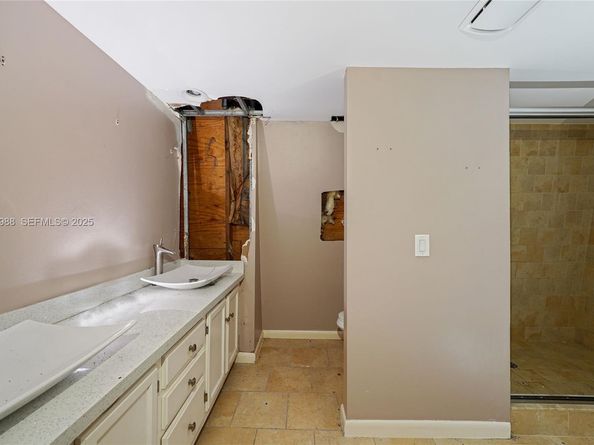 2565 Garden Ct, Cooper City FL 33026